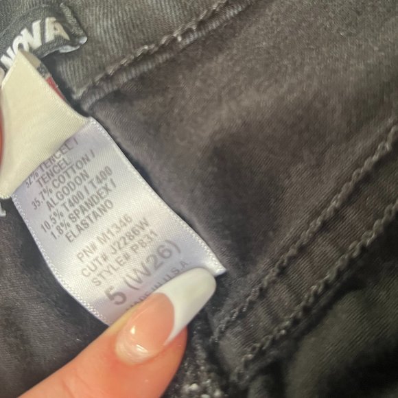 LIKE NEW Size 5/26 FashionNova Black Canopy Skinny Jeans - Picture 6 of 8